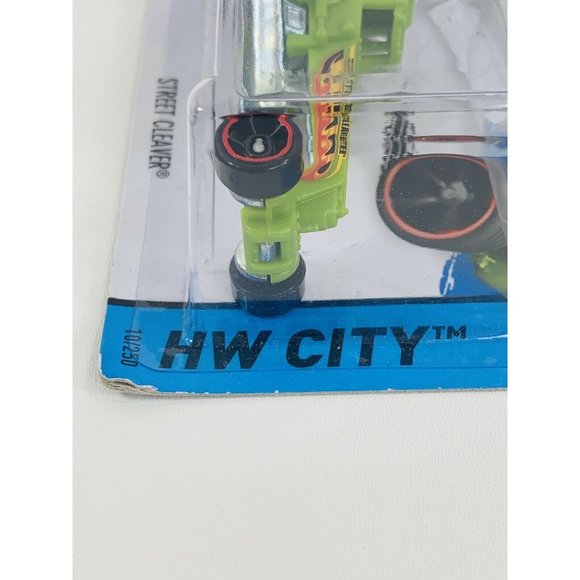 Hotwheels Street Cleaver HW City Toy Car Racecar New in Box 2013 - Picture 6 of 6